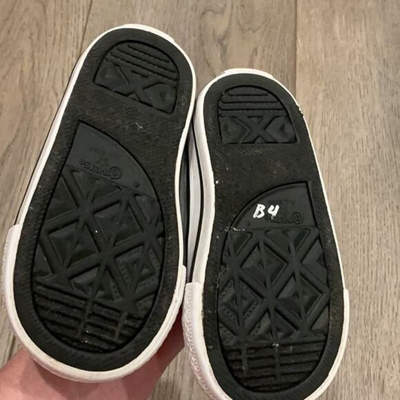 Lot of 2 Converse Heart Pink Gray All Star Converse Velcro Sneakers Size 6 and 7 - Picture 14 of 15